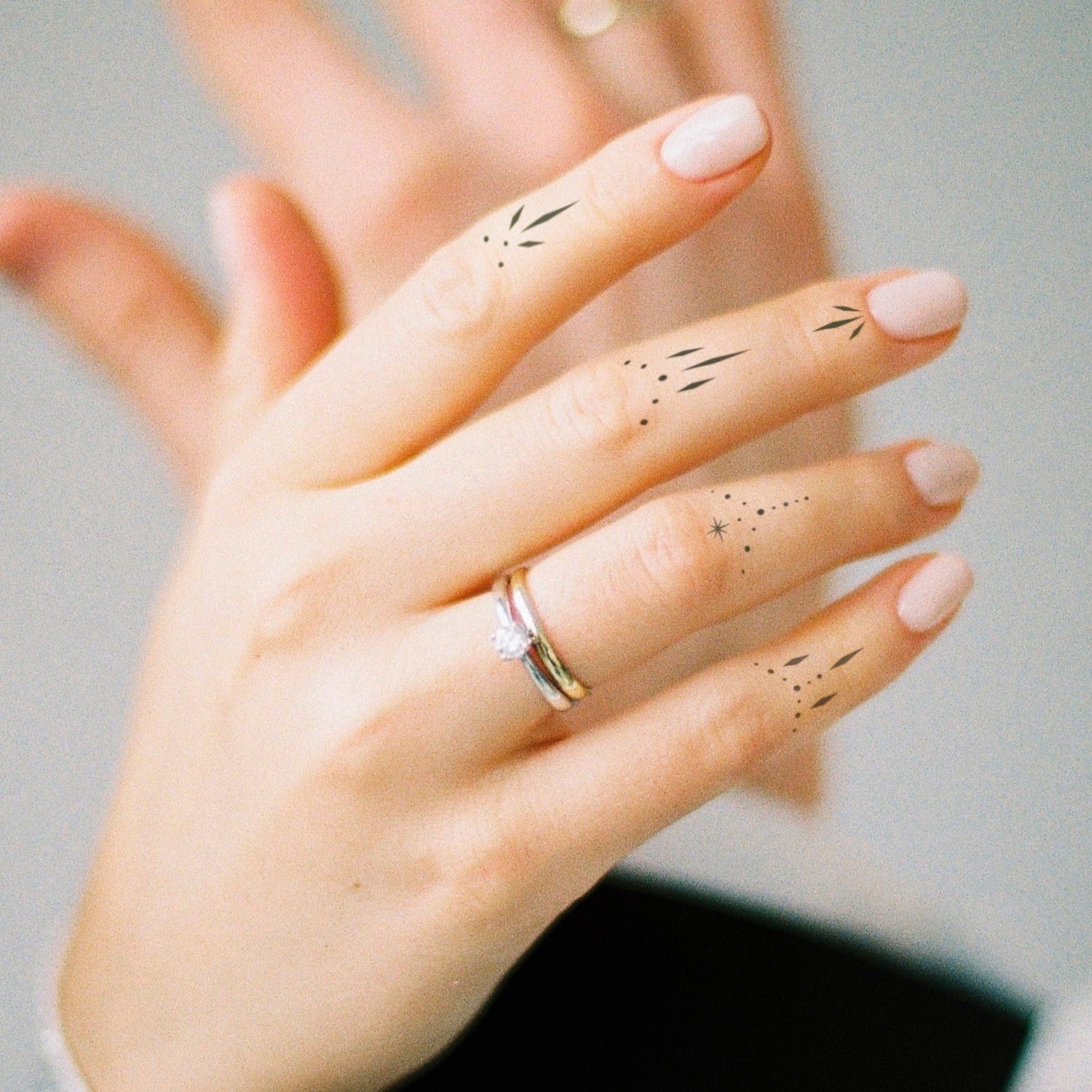 Tatouages ​​​​de doigts de bijoux